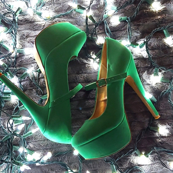 Charlotte Russe Shoes - Charlotte Russe platform pumps